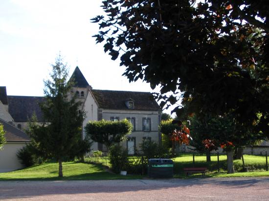 place Jean Grosjean-Avant-lès-Marcilly